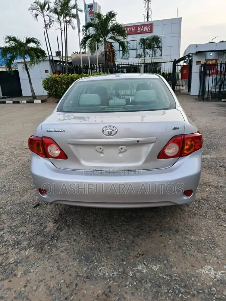 Toyota Corolla LE 4dr Sedan (1.8L 4 cyl 4A) 2009 Silver