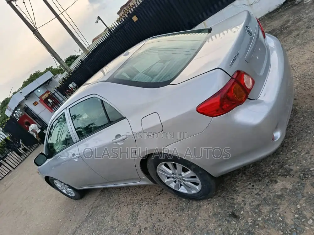 Toyota Corolla LE 4dr Sedan (1.8L 4 cyl 4A) 2009 Silver