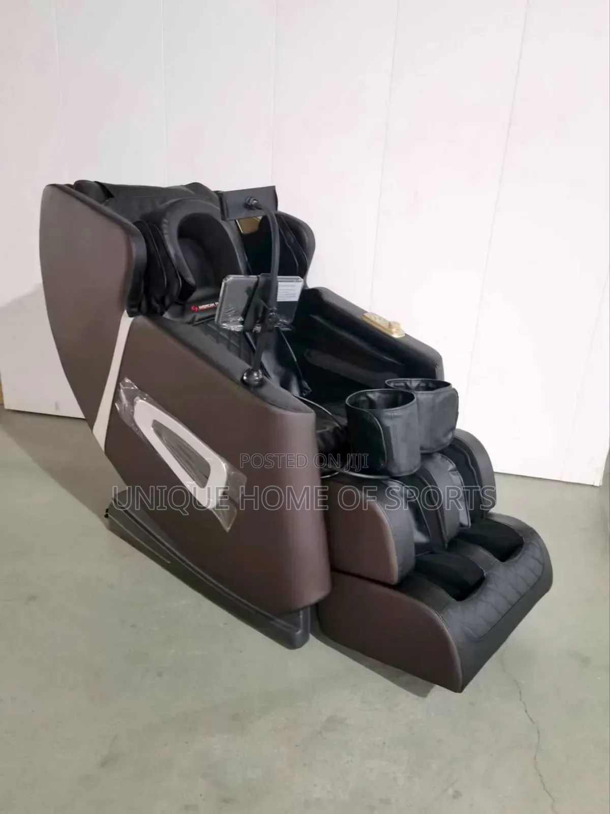 Massage Chair With Bluetooth Functions and Mobile Phone Charge