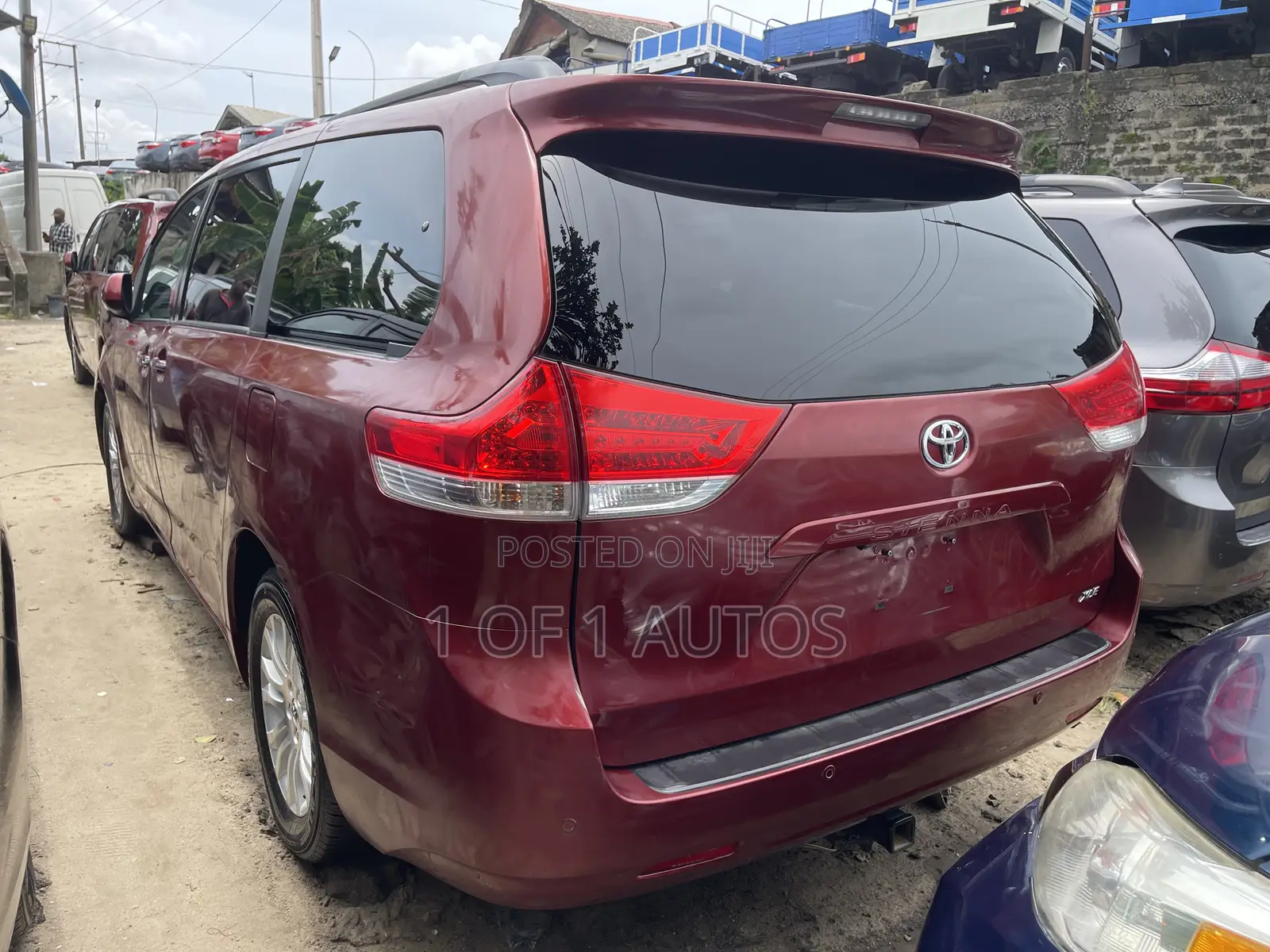 Toyota Sienna XLE AWD 7-Passenger 2013 Maroon
