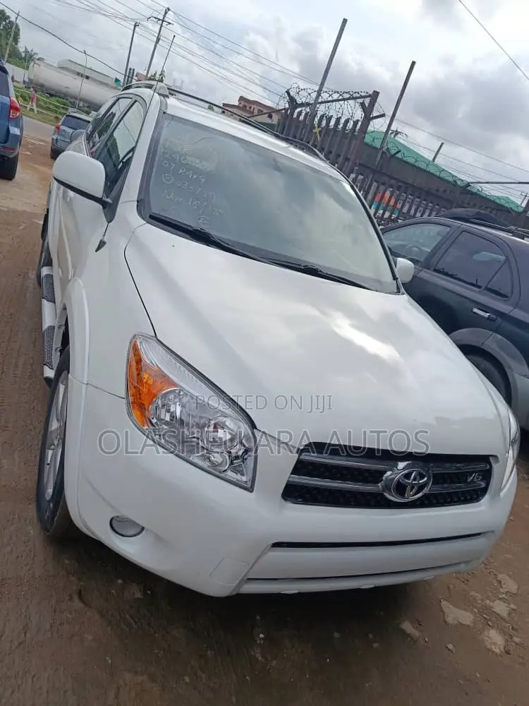 Toyota RAV4 Limited V6 2008 White