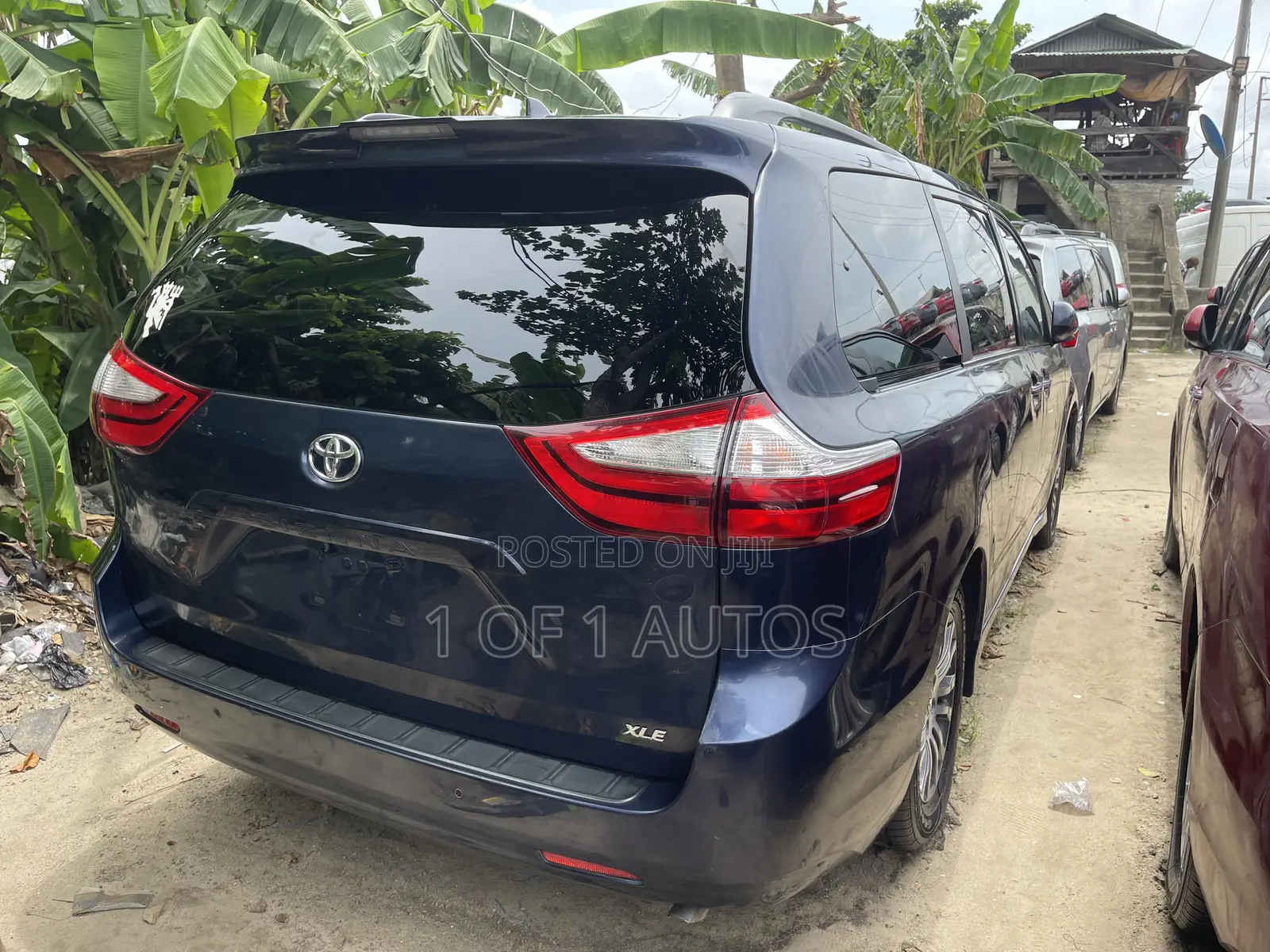 Toyota Sienna XLE (3.5L 6cyl 8A) 2018 Blue