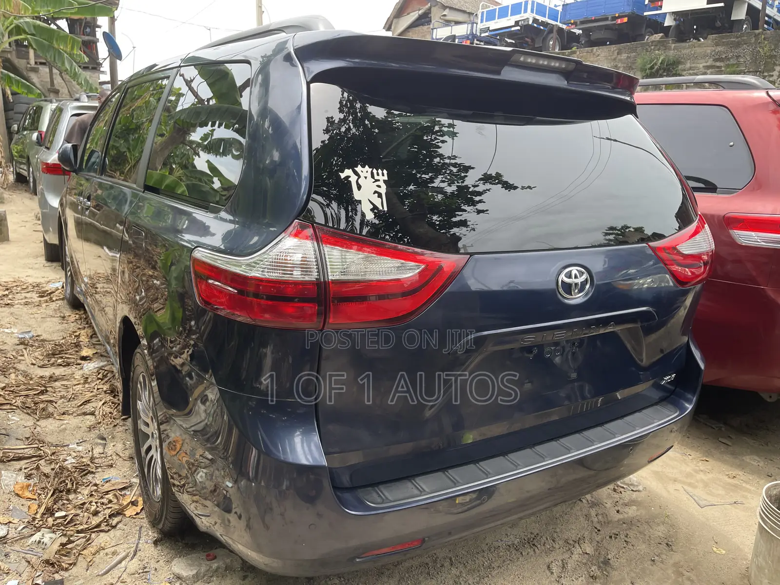 Toyota Sienna XLE (3.5L 6cyl 8A) 2018 Blue