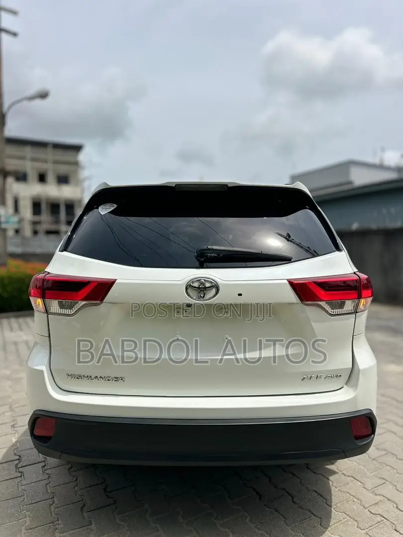 Toyota Highlander XLE 4x4 V6 (3.5L 6cyl 8A) 2017 White