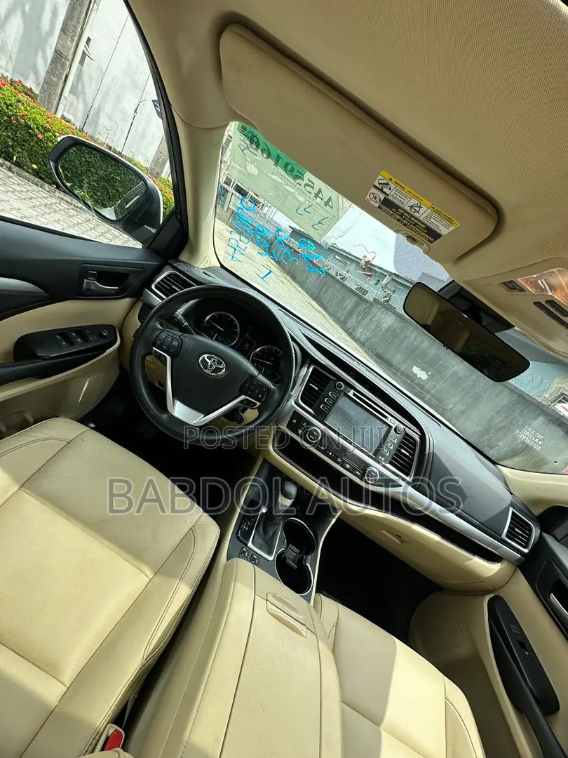 Toyota Highlander XLE 4x4 V6 (3.5L 6cyl 8A) 2017 White