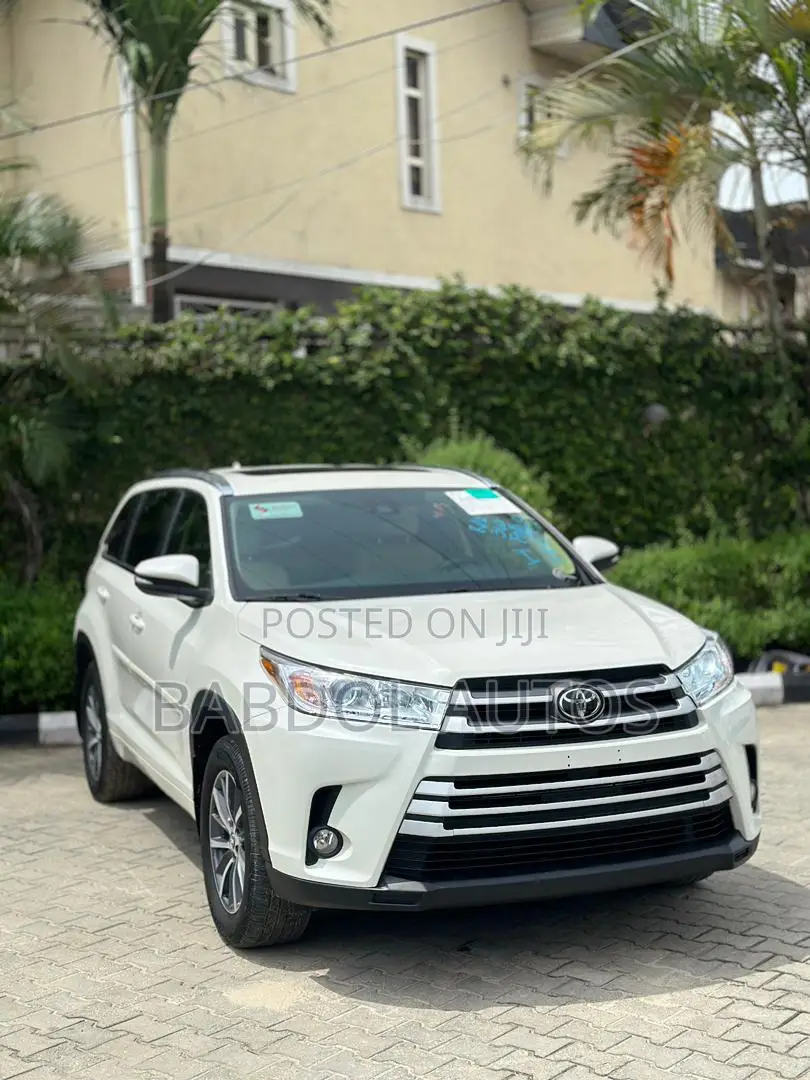 Toyota Highlander XLE 4x4 V6 (3.5L 6cyl 8A) 2017 White