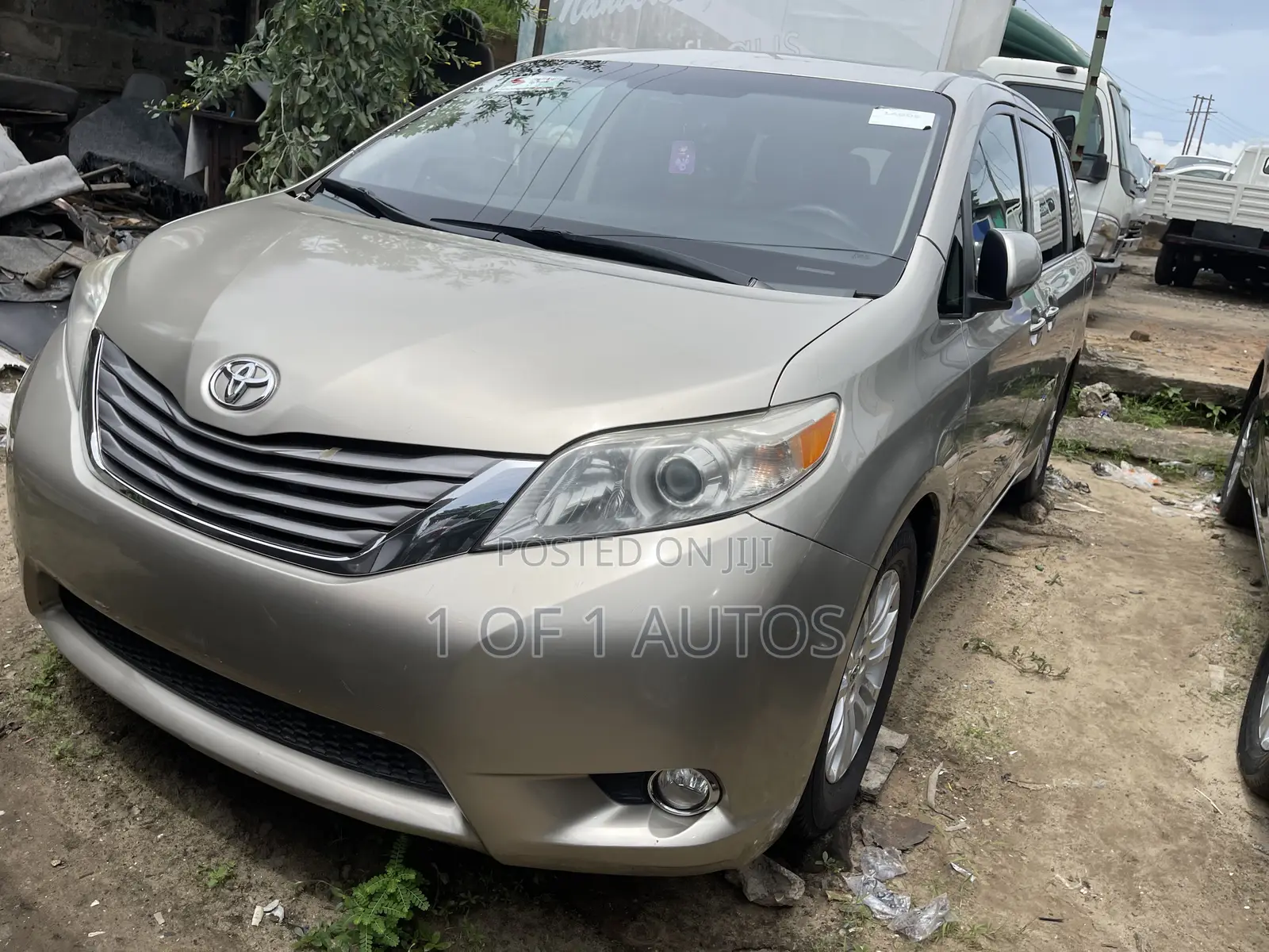 Toyota Sienna 2015 Gold