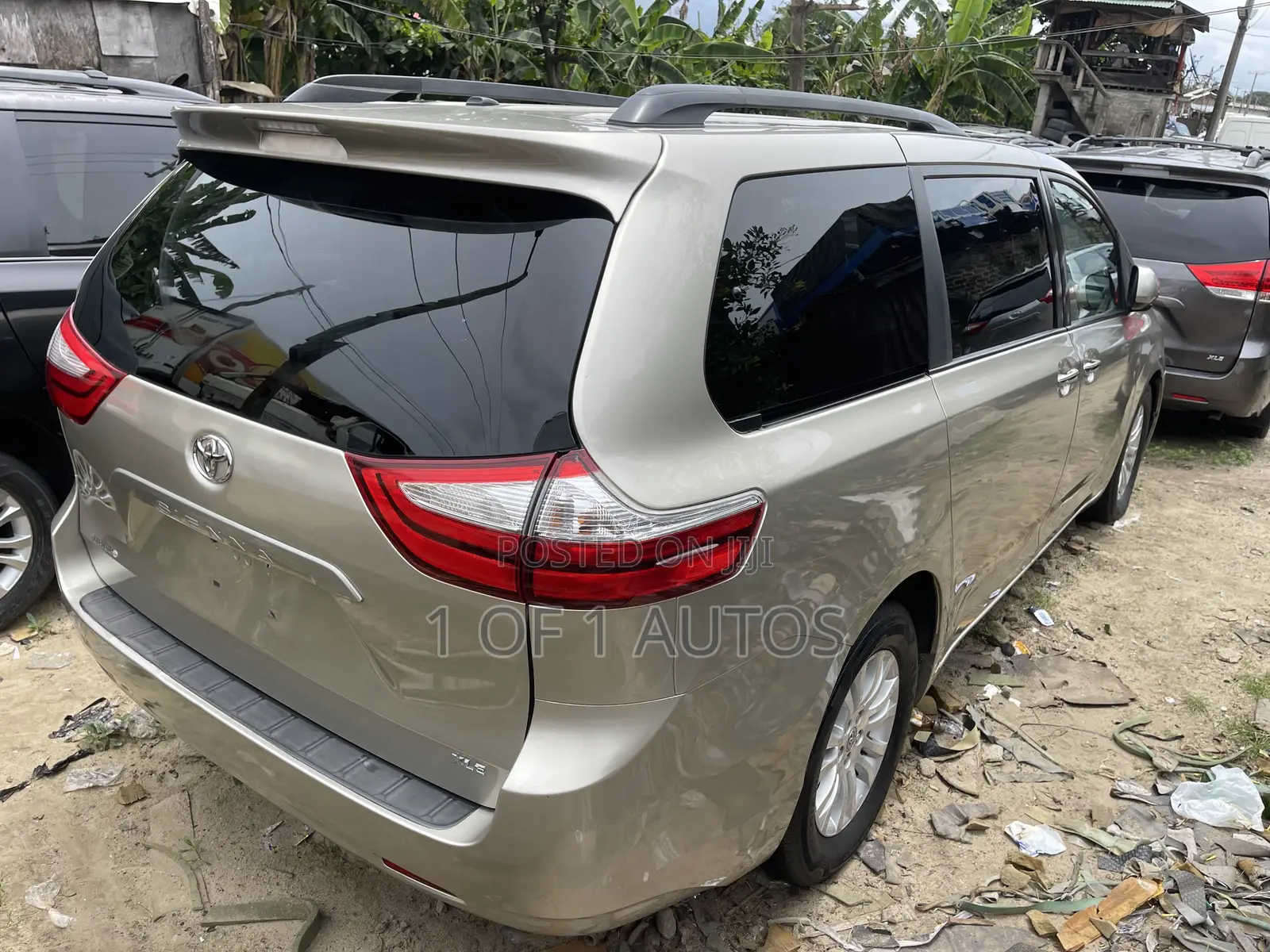 Toyota Sienna 2015 Gold