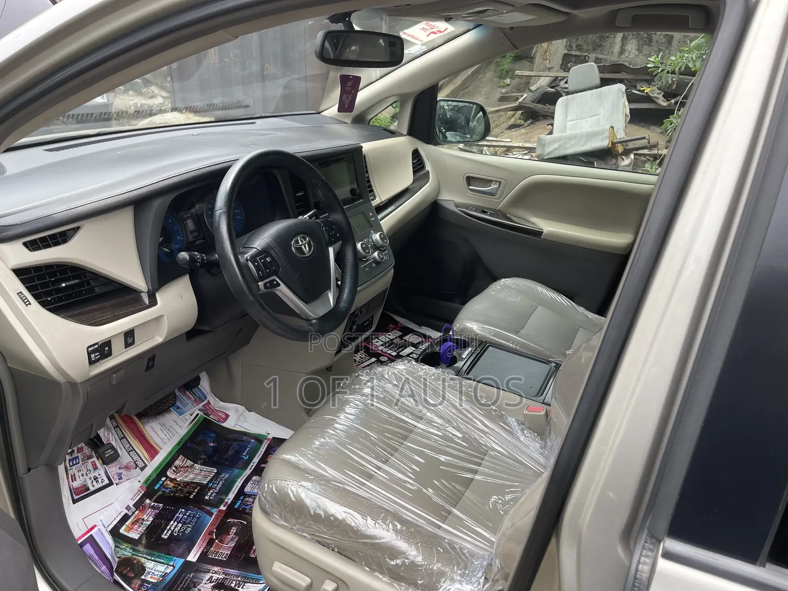 Toyota Sienna 2015 Gold
