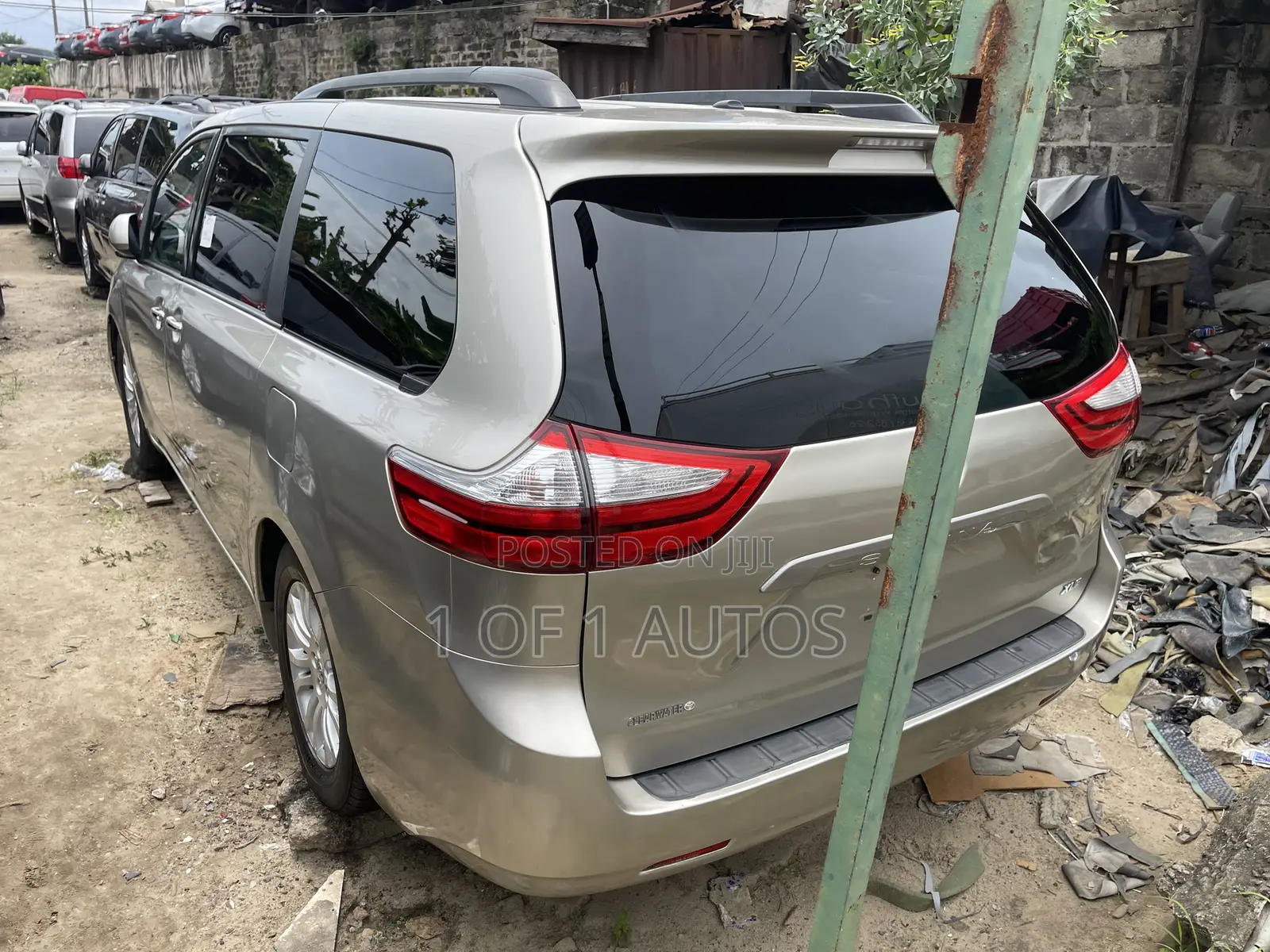 Toyota Sienna 2015 Gold