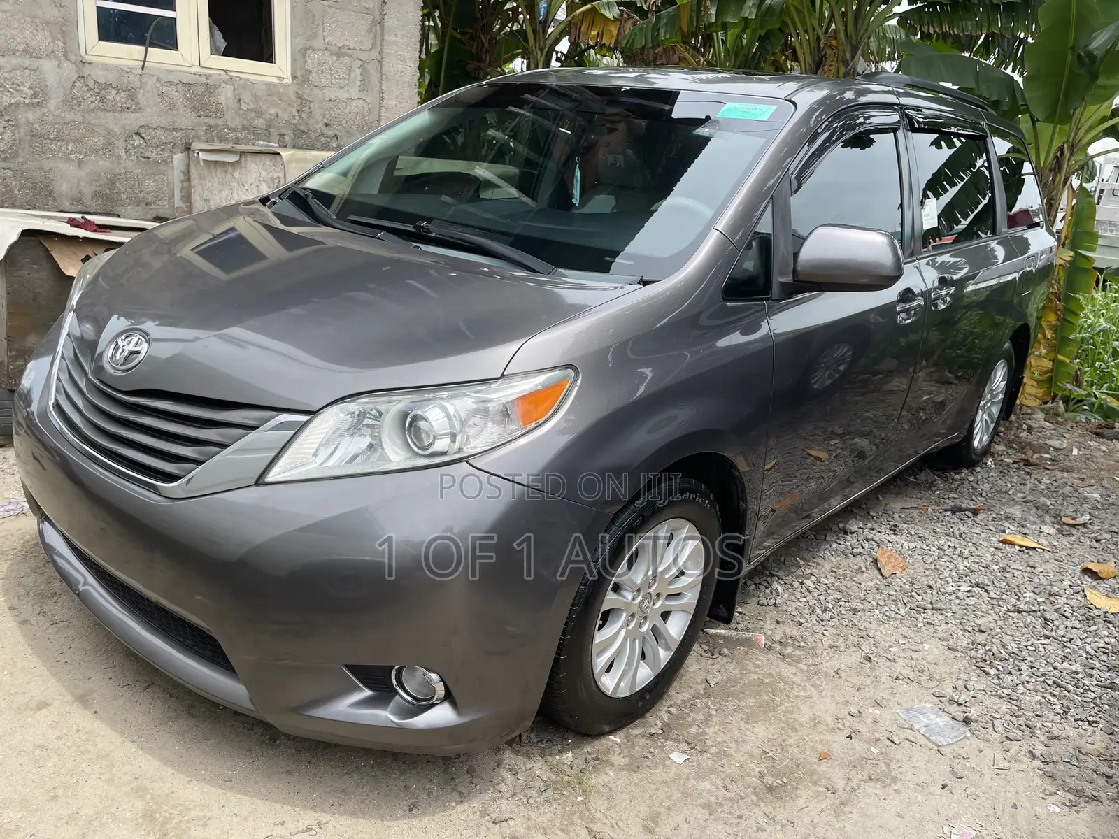 Toyota Sienna XLE 7-Passenger 4dr Minivan AWD (3.5L 6cyl 6A) 2014 Gray