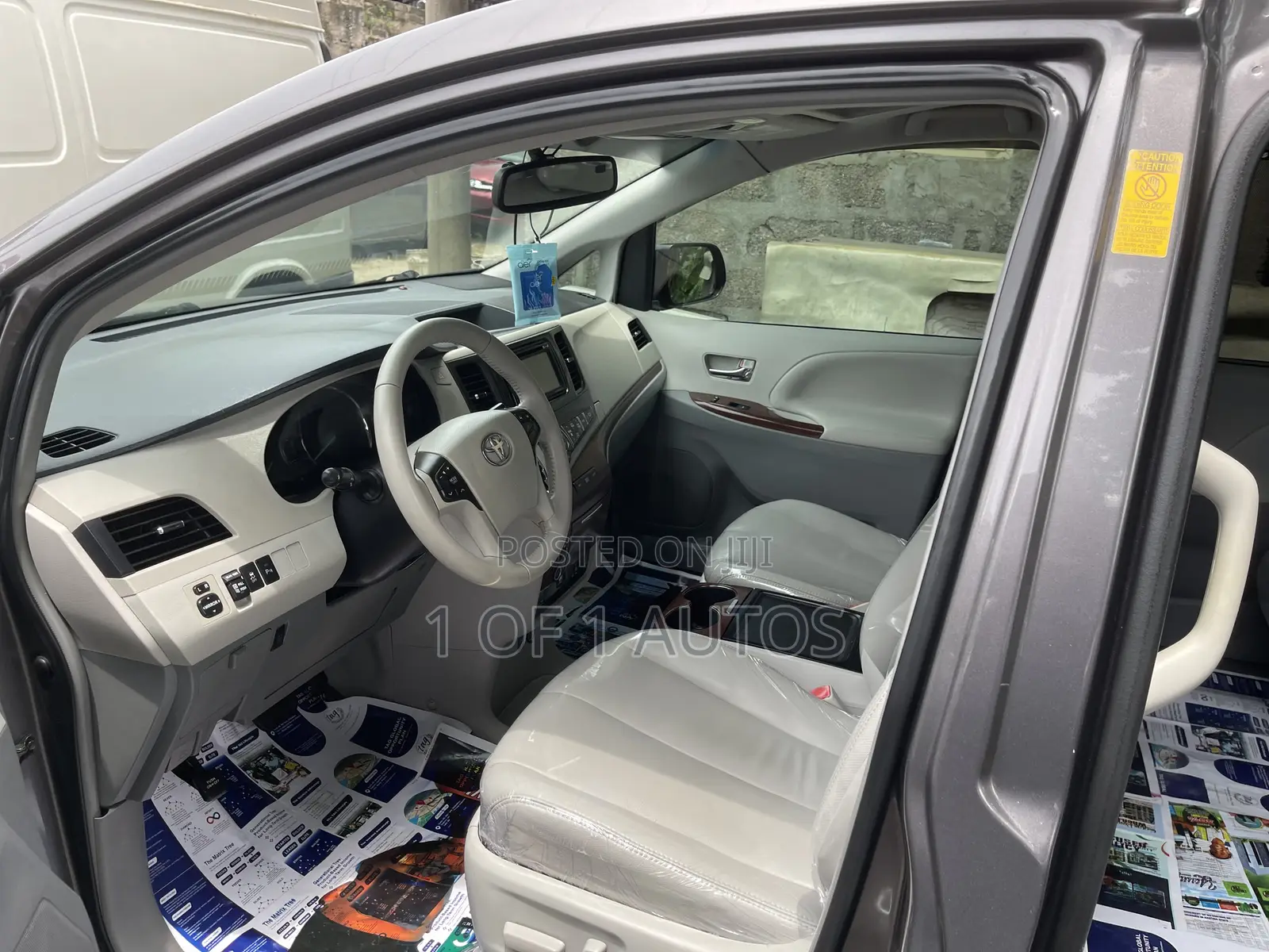 Toyota Sienna XLE 7-Passenger 4dr Minivan AWD (3.5L 6cyl 6A) 2014 Gray