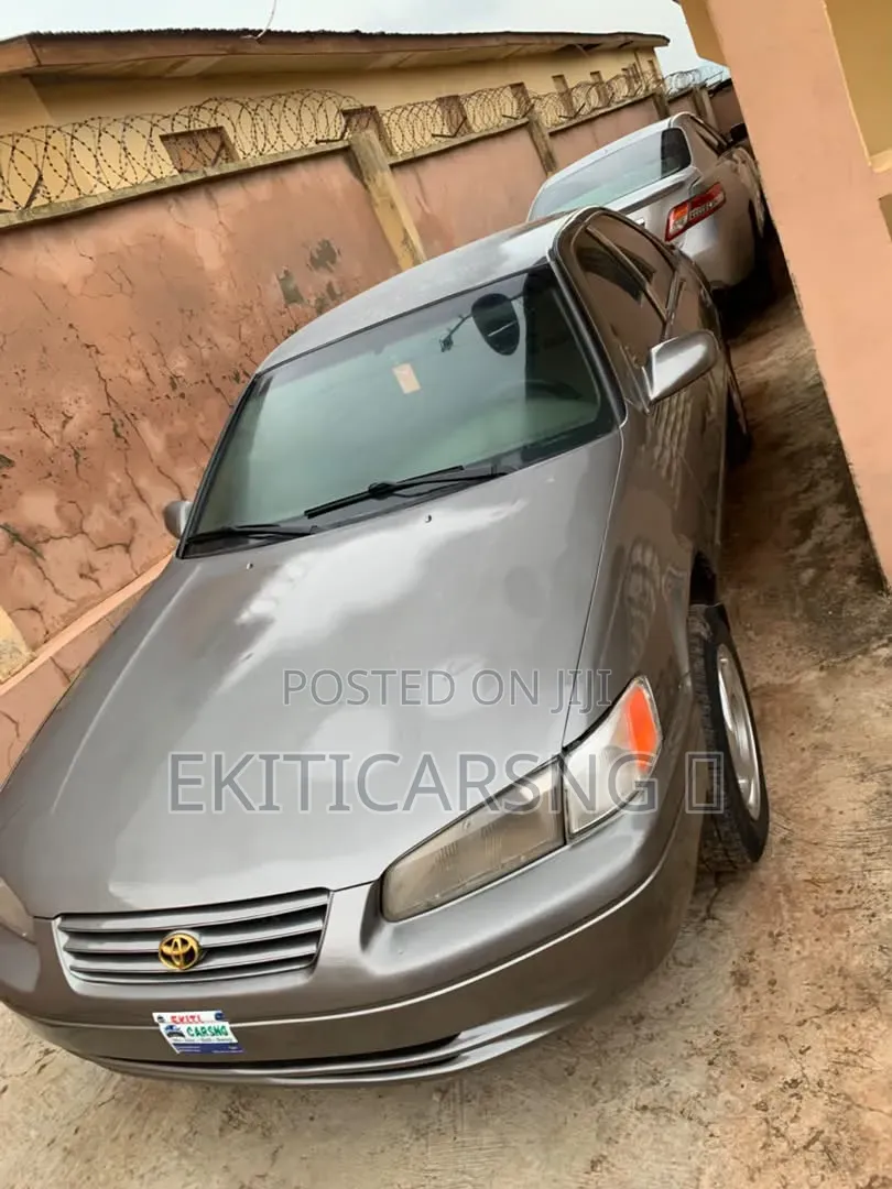 Toyota Camry Automatic 1999 Gray