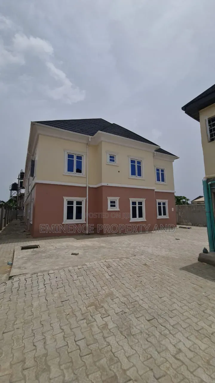 3bdrm Block of Flats in Paseda, Awoyaya for sale