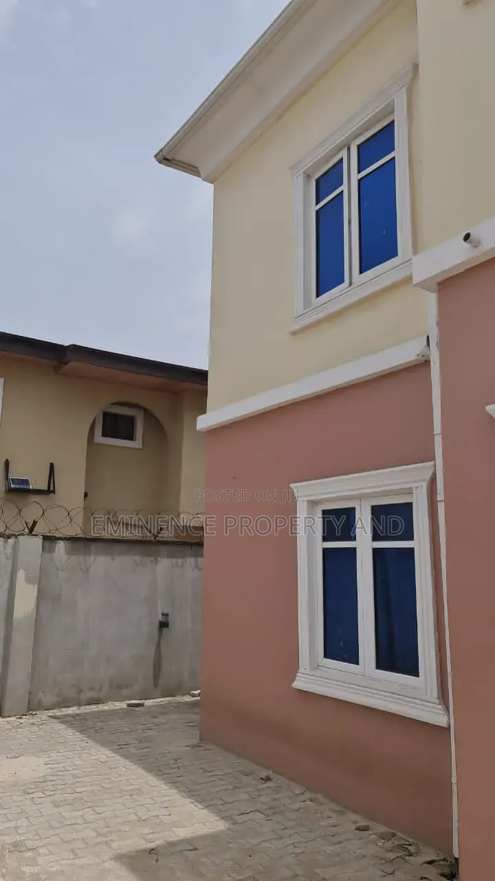 3bdrm Block of Flats in Paseda, Awoyaya for sale