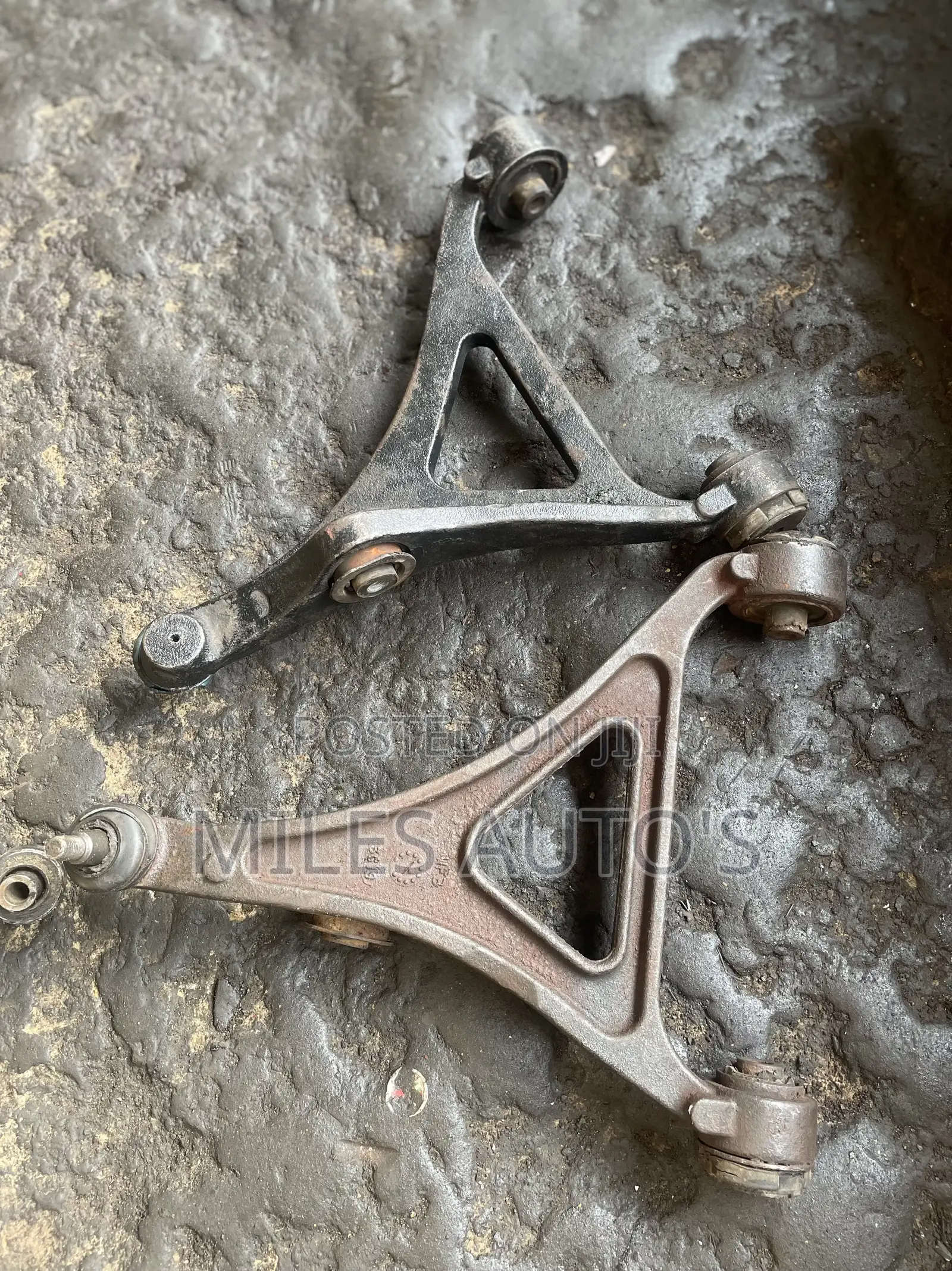 Dodge Challenger V8 Lower Arm