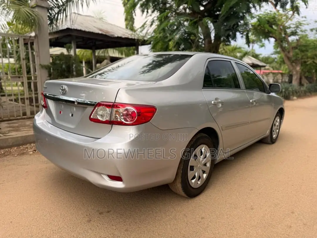 Toyota Corolla LE 4dr Sedan (1.8L 4cyl 4A) 2012 Silver