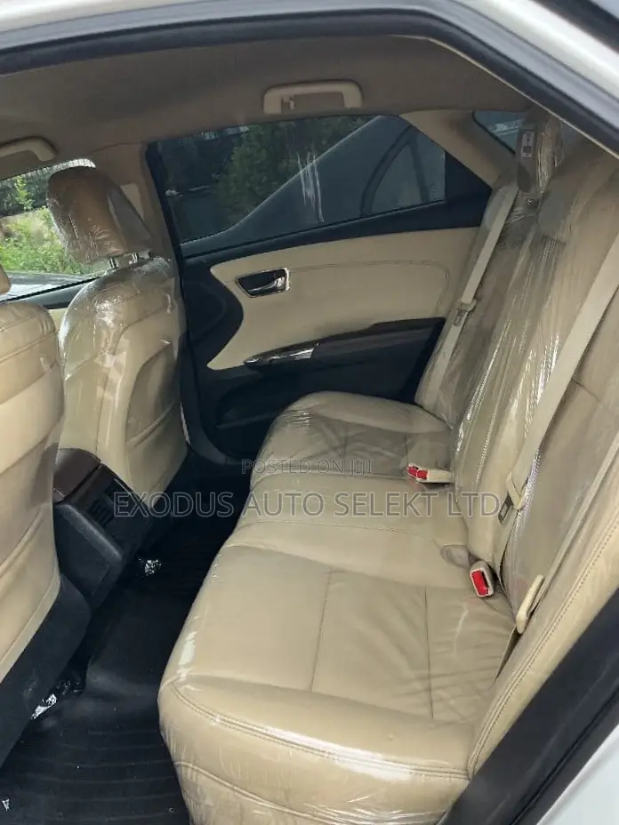 Toyota Avalon XLE 4dr Sedan (3.5L 6cyl 6A) 2014 White