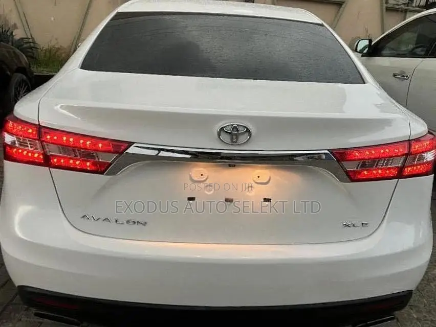 Toyota Avalon XLE 4dr Sedan (3.5L 6cyl 6A) 2014 White