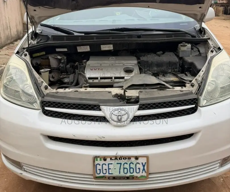 Toyota Sienna 2006 White