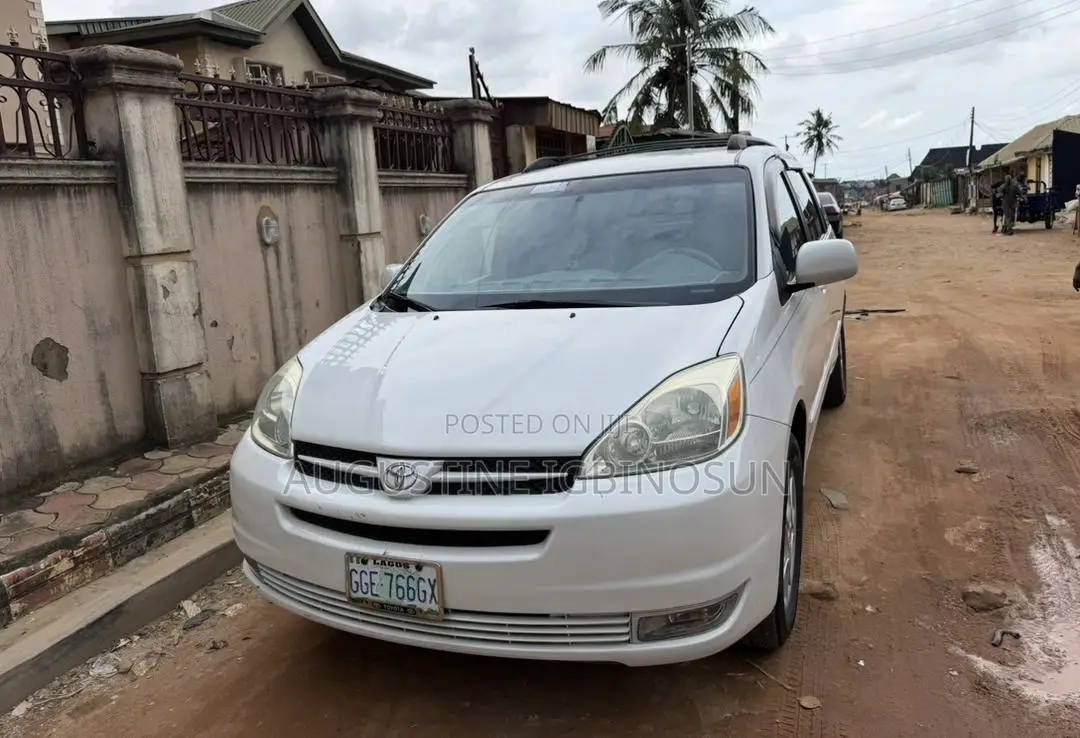 Toyota Sienna 2006 White