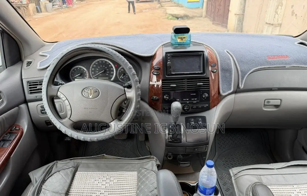 Toyota Sienna 2006 White