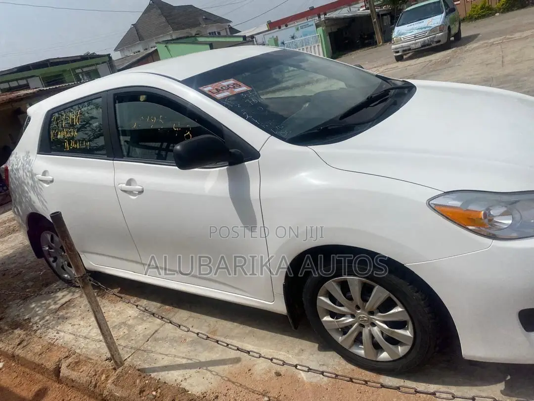 Toyota Matrix 2010 White