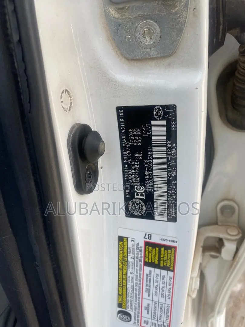 Toyota Matrix 2010 White