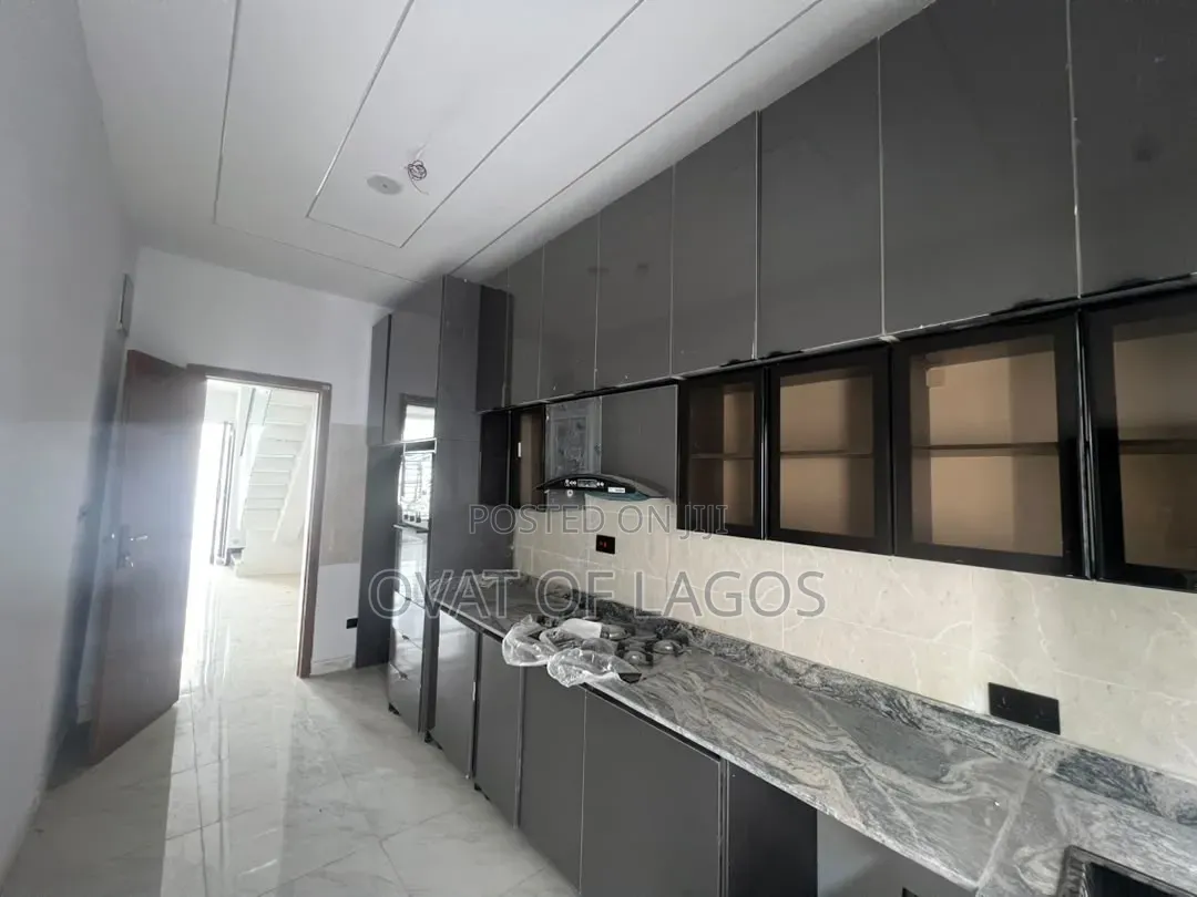 4bdrm Duplex in Lekki Scheme 2 for sale