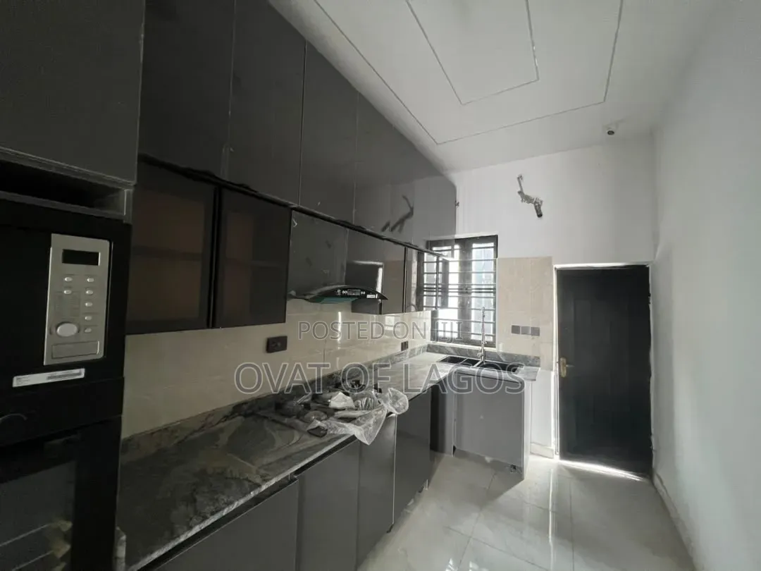4bdrm Duplex in Lekki Scheme 2 for sale