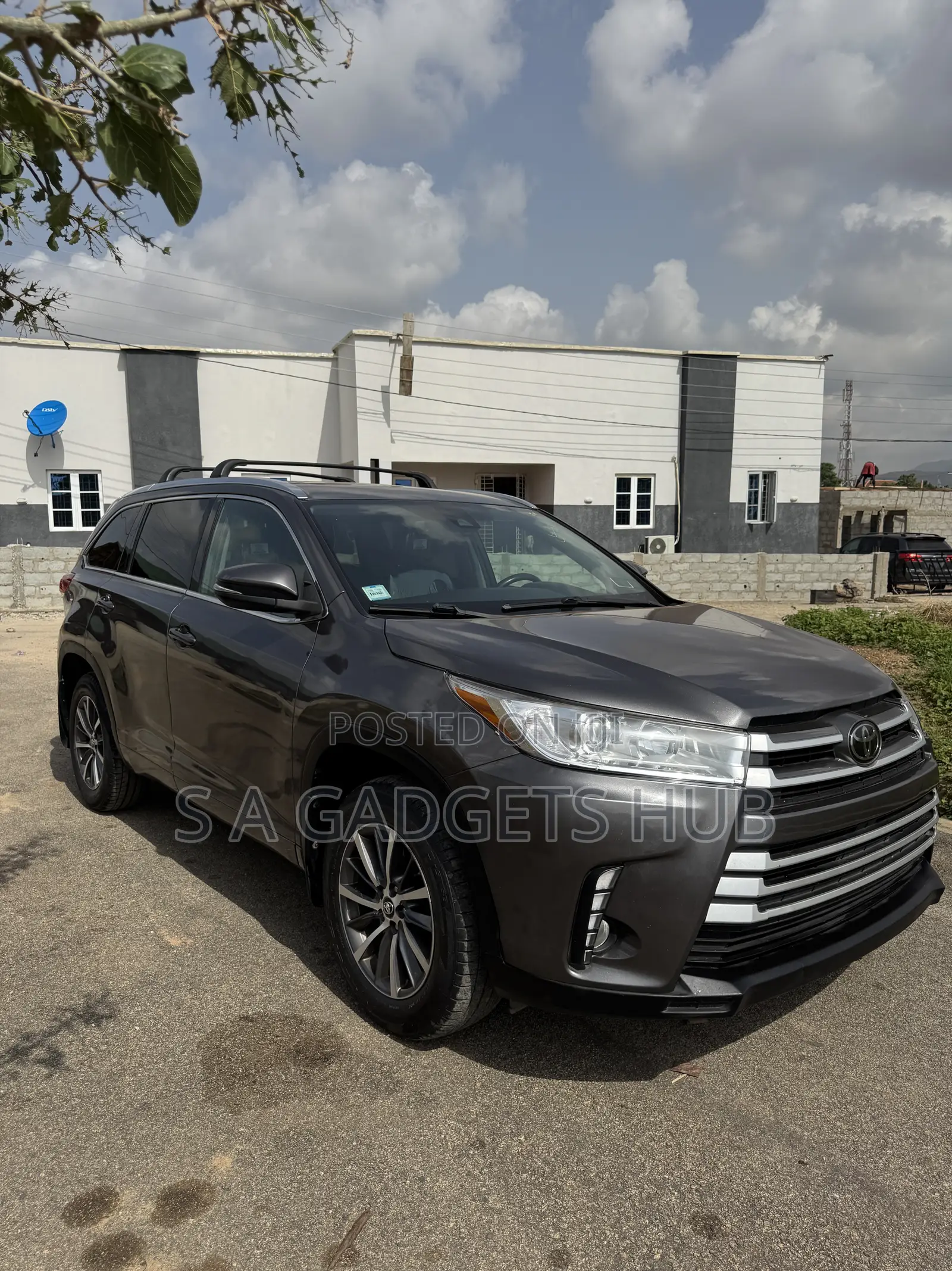 Toyota Highlander XLE 4x4 V6 (3.5L 6cyl 8A) 2018 Gray