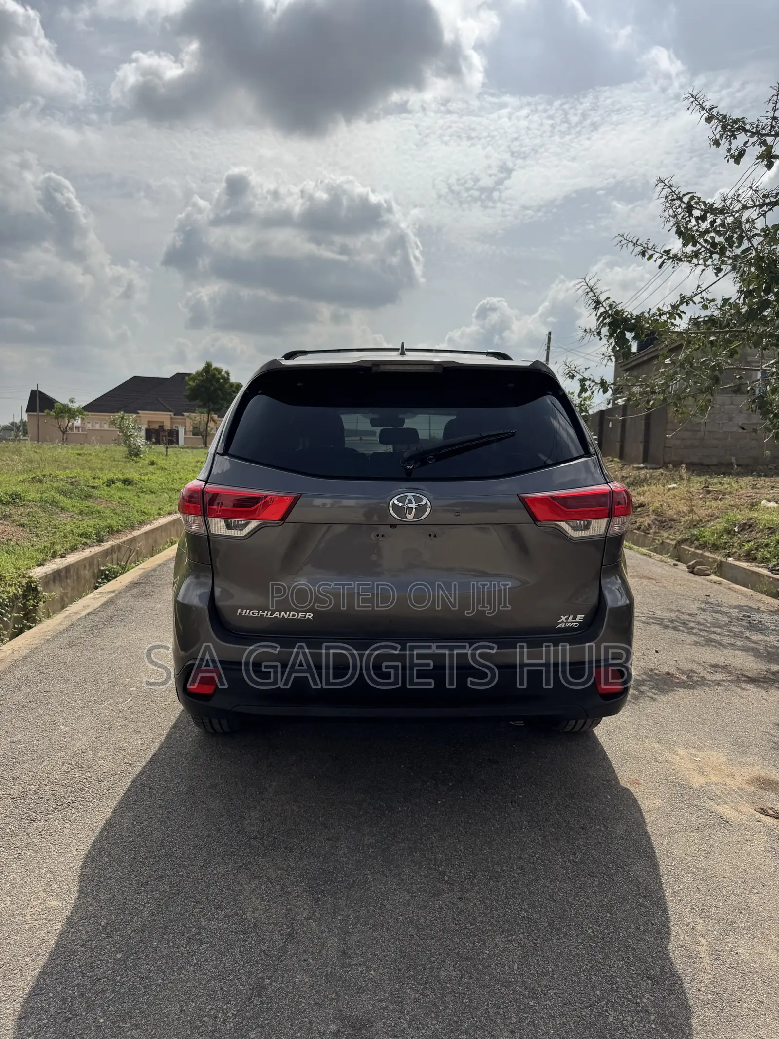 Toyota Highlander XLE 4x4 V6 (3.5L 6cyl 8A) 2018 Gray