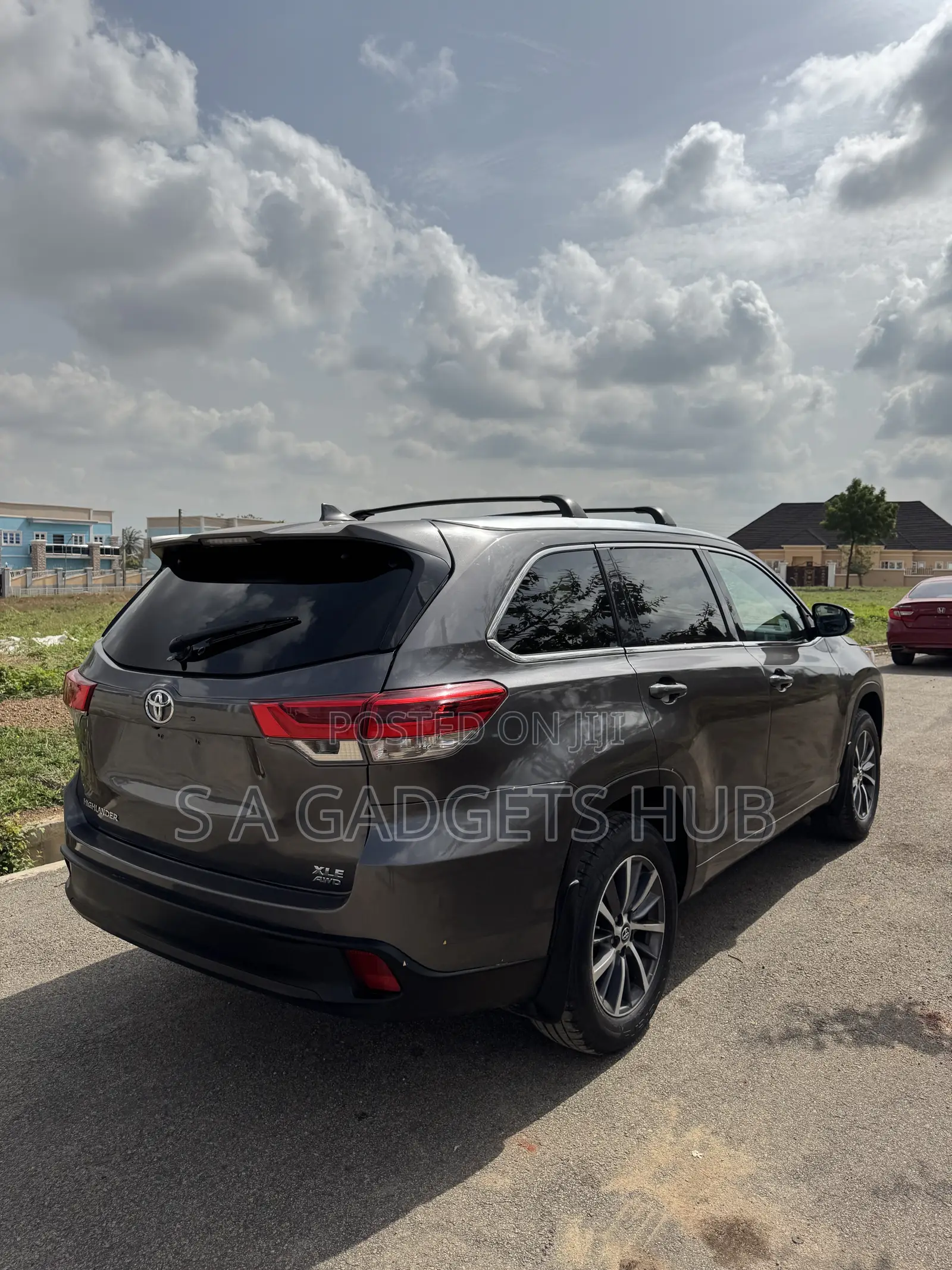 Toyota Highlander XLE 4x4 V6 (3.5L 6cyl 8A) 2018 Gray