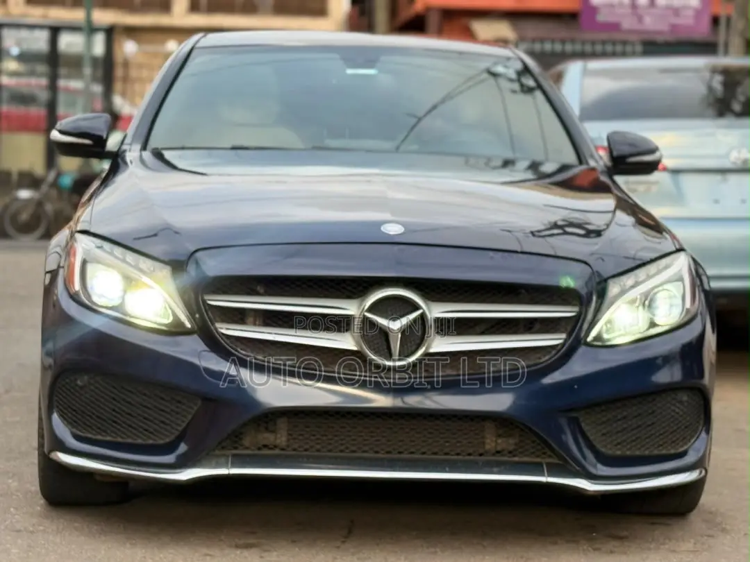 Mercedes-Benz C300 Luxury 4dr AWD 4Matic Sedan (2.0L 4cyl 7A) 2015