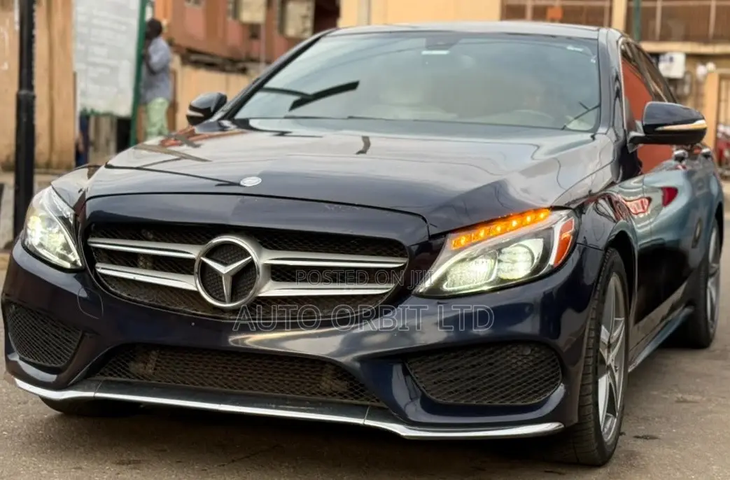 Mercedes-Benz C300 Luxury 4dr AWD 4Matic Sedan (2.0L 4cyl 7A) 2015