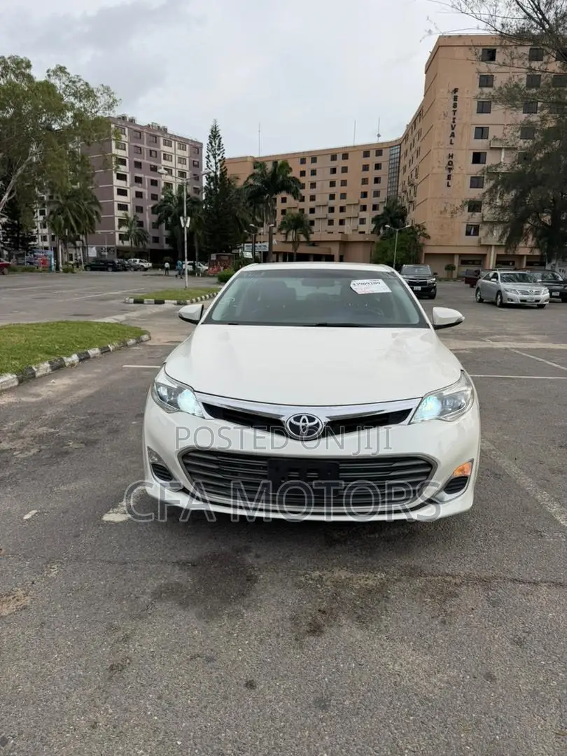 Toyota Avalon XLE 4dr Sedan (3.5L 6cyl 6A) 2014 White