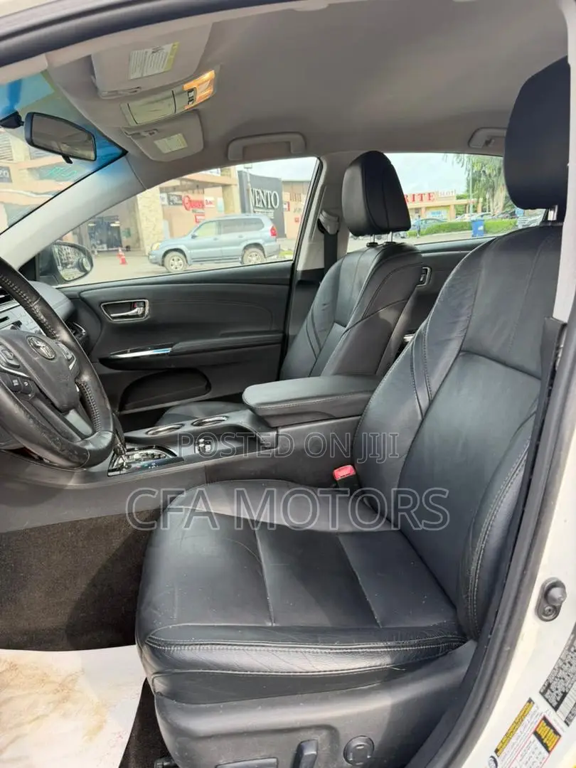 Toyota Avalon XLE 4dr Sedan (3.5L 6cyl 6A) 2014 White