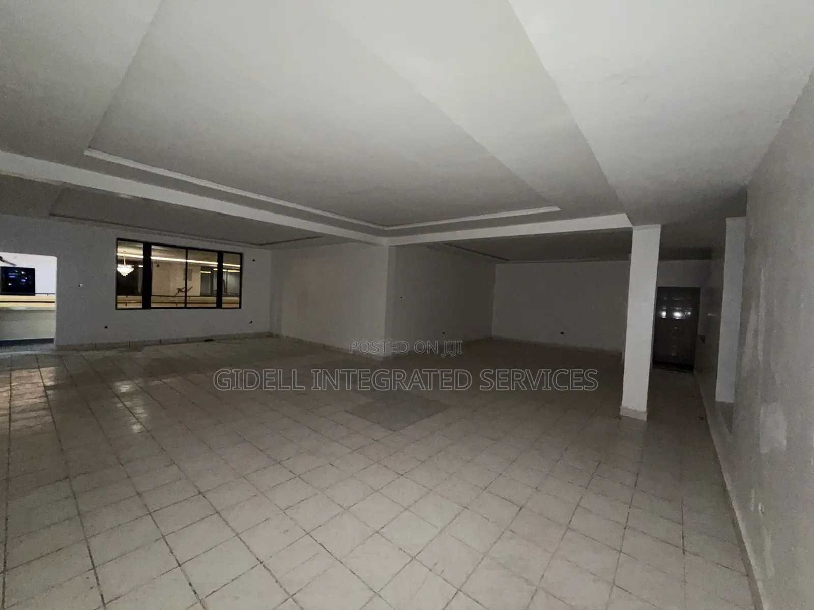 96sqm on the Third Floor in an Office Complex With Elevators