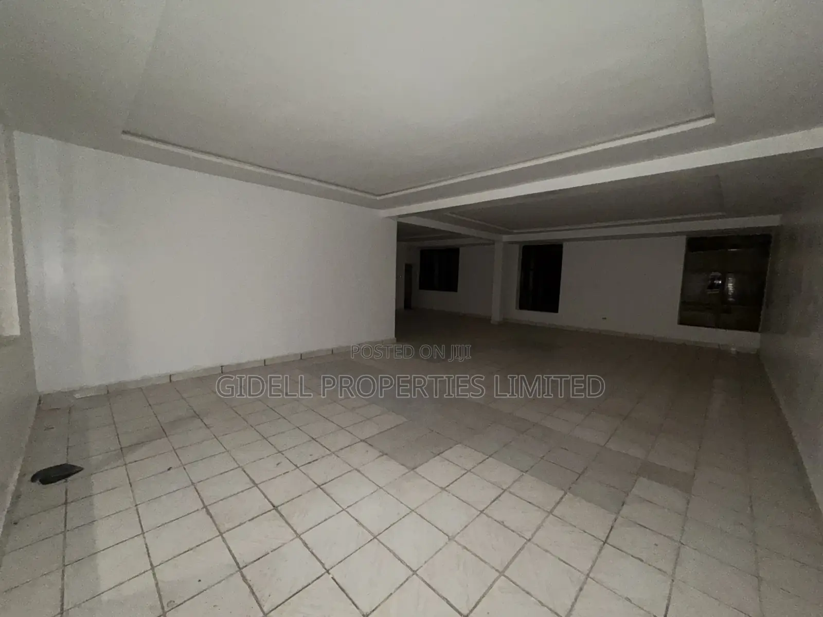 96sqm on the Third Floor in an Office Complex With Elevators