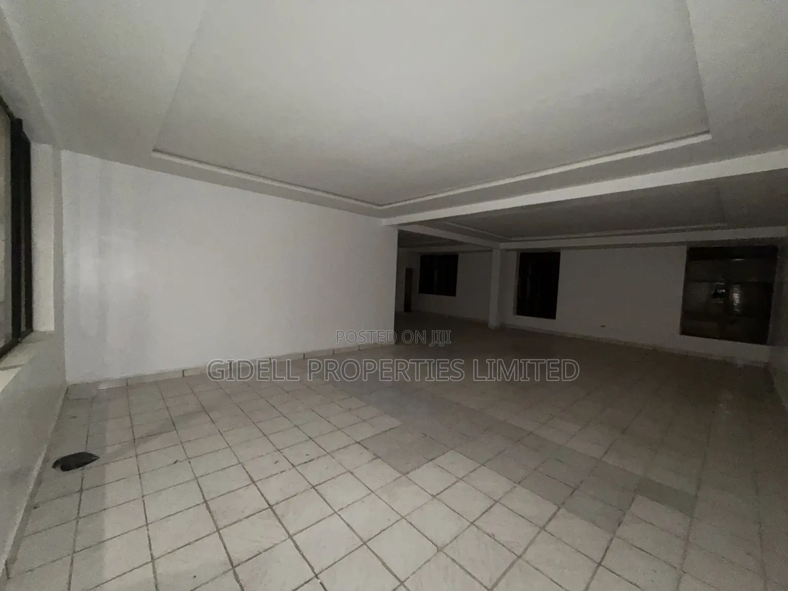 96sqm on the Third Floor in an Office Complex With Elevators