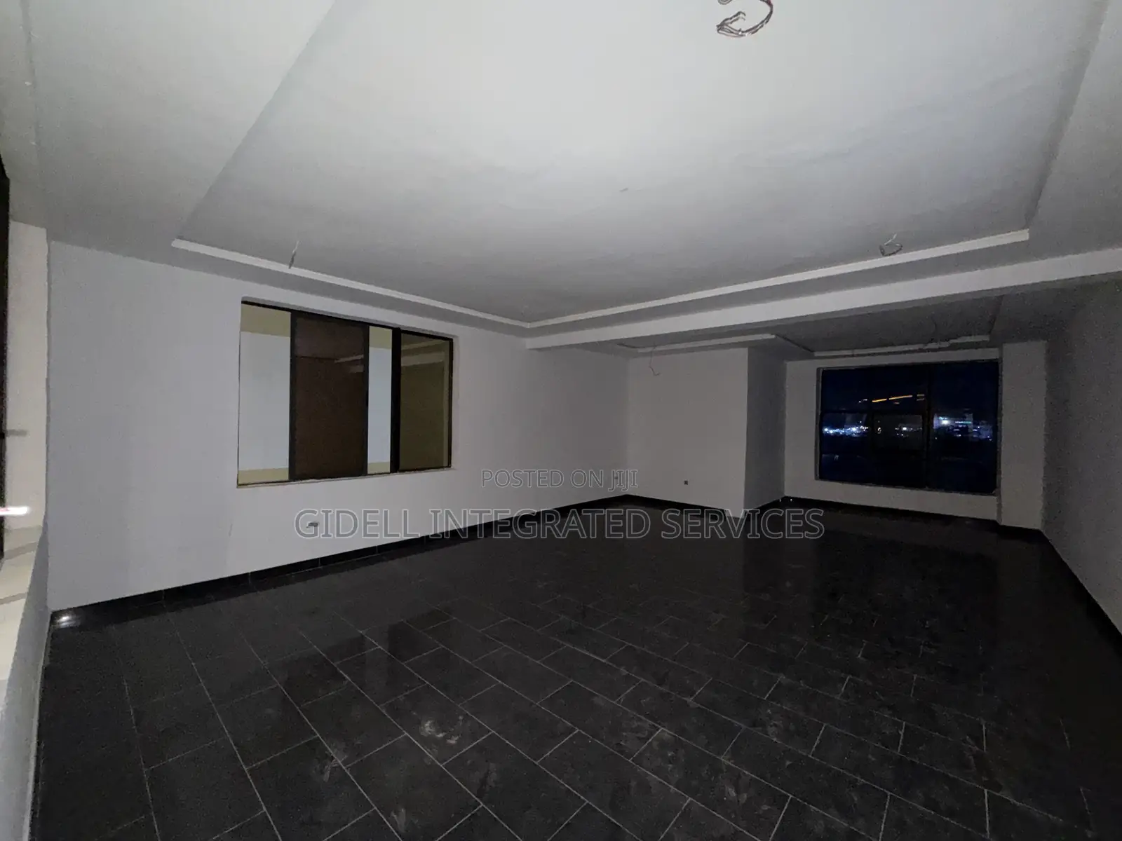 56sqm Office Space on the Third Floor in an Office Complex