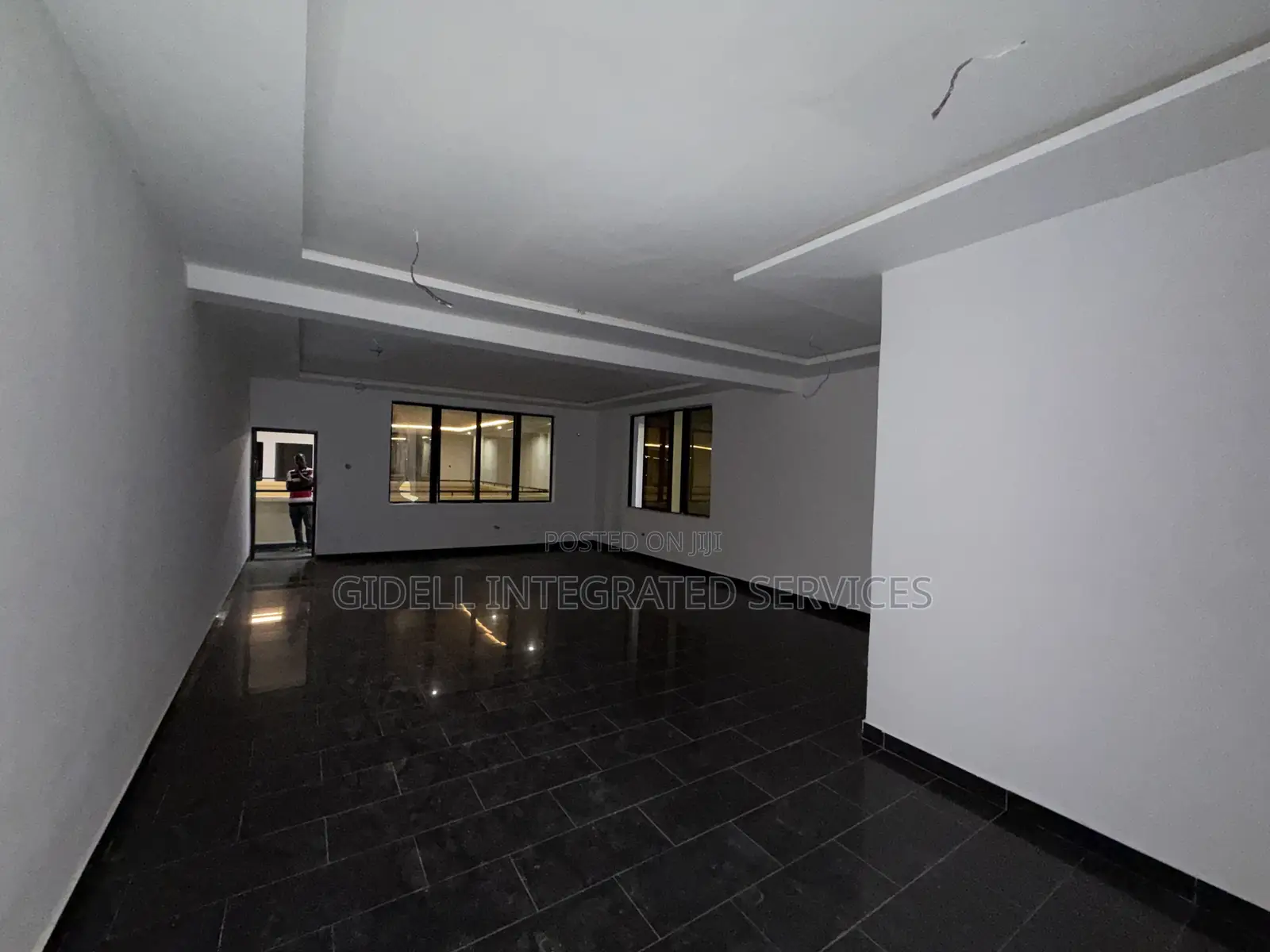 56sqm Office Space on the Third Floor in an Office Complex