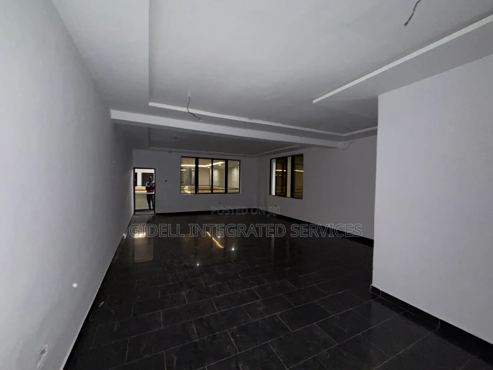 56sqm Office Space on the Third Floor in an Office Complex