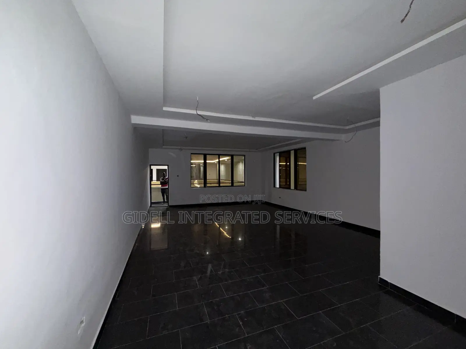 56sqm Office Space on the Third Floor in an Office Complex