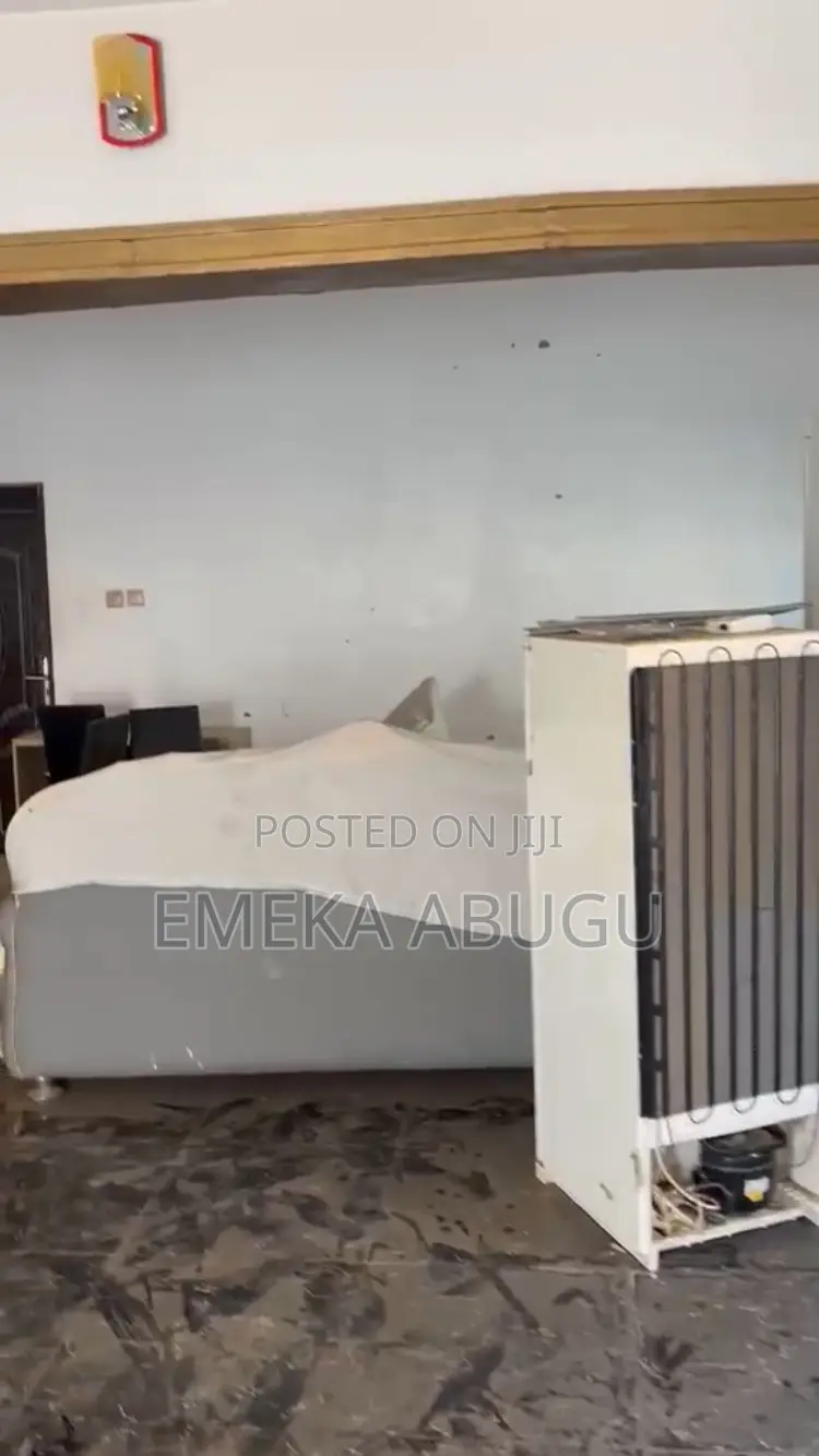 3bdrm Block of Flats in Ologuneru for rent