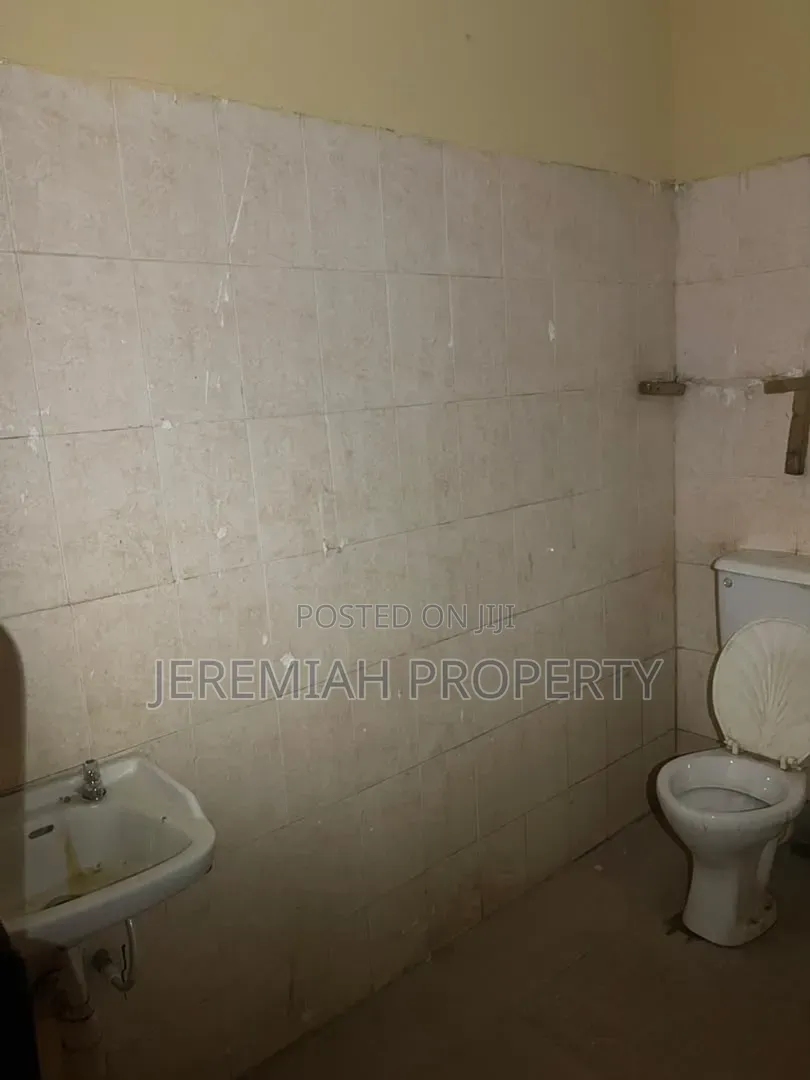 2bdrm Block of Flats in Mafoluku for rent