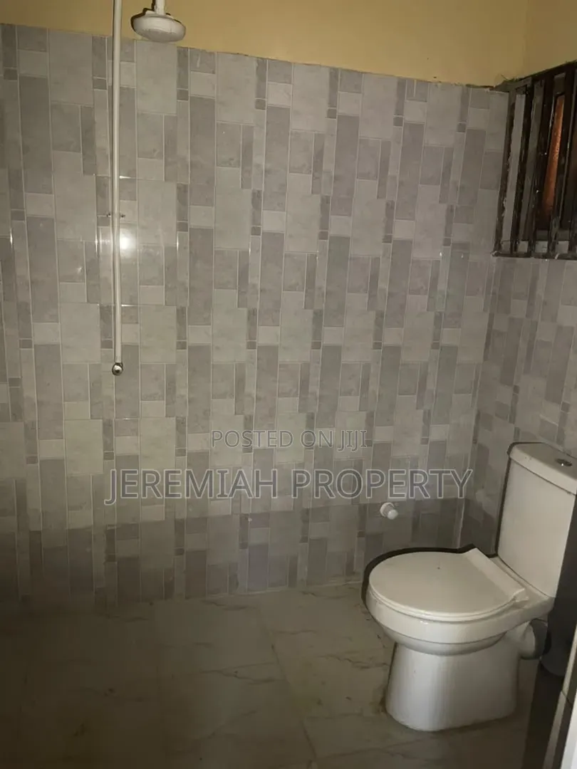 2bdrm Block of Flats in Mafoluku for rent