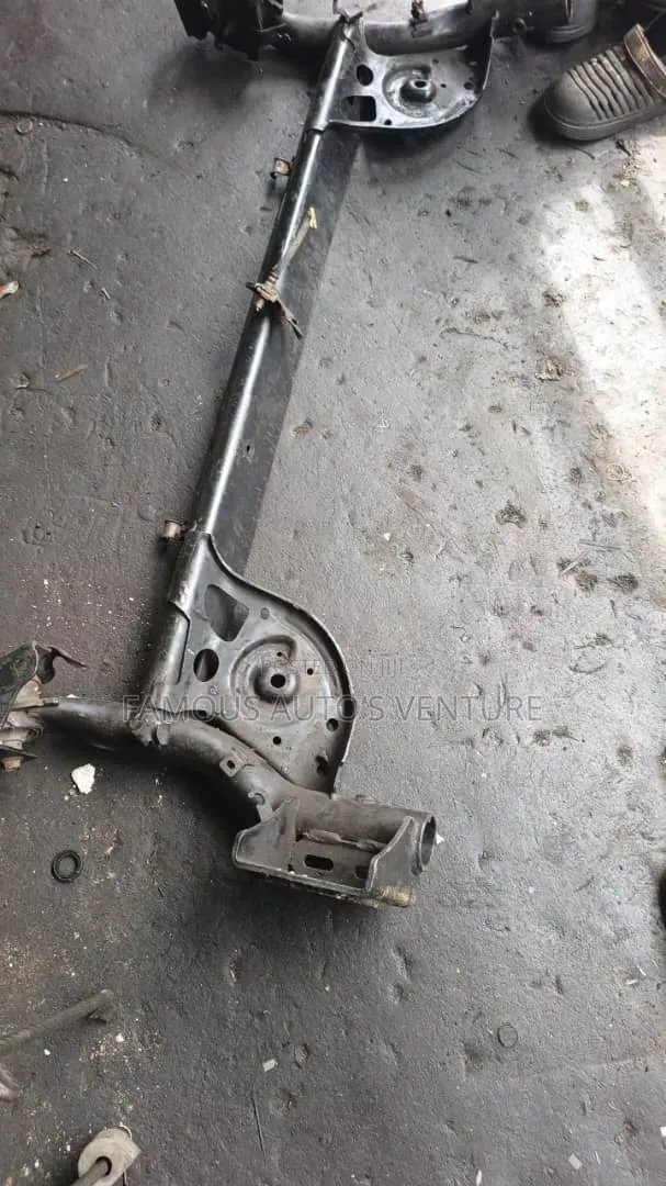 Back Beam Nissan Versa 2008