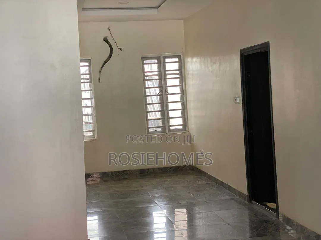 2bdrm Block of Flats in Abijo Gra, Sangotedo for rent