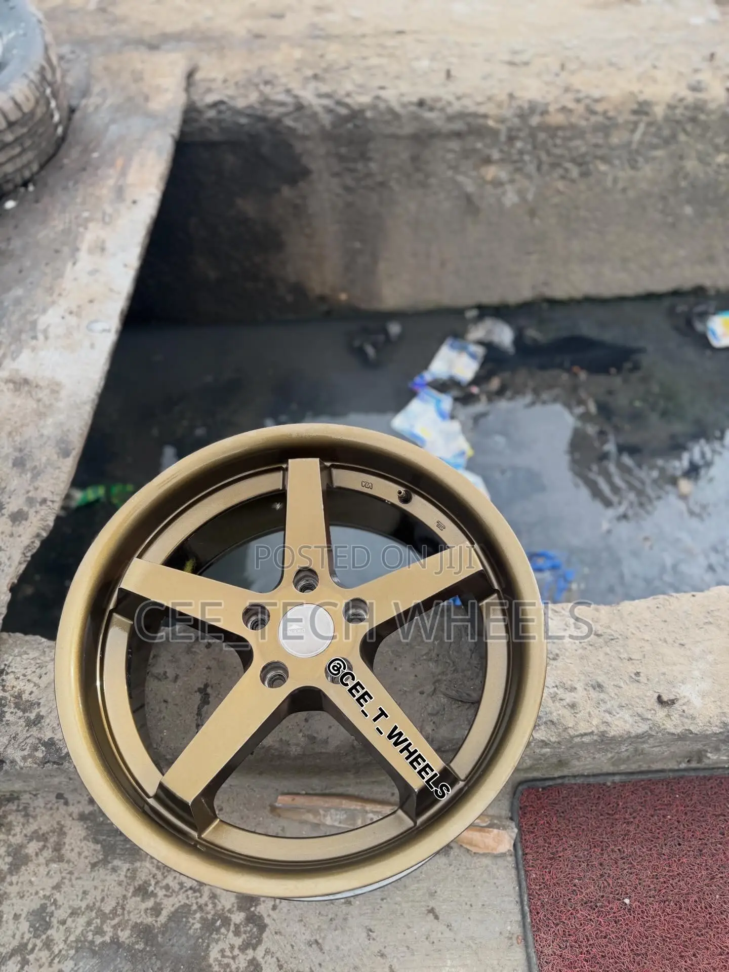 Sports Rays 18-Inch Gold Available in Different Designs Also